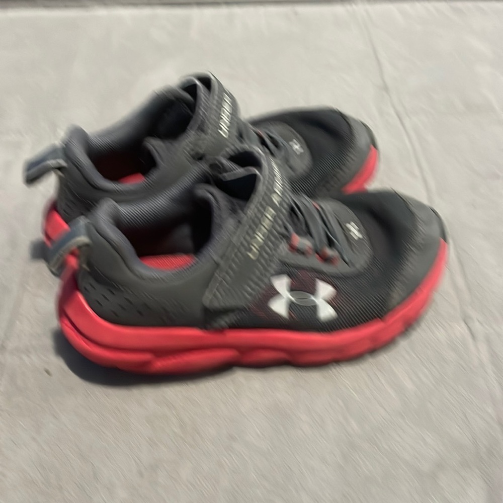 Boys under armor tennis shoes